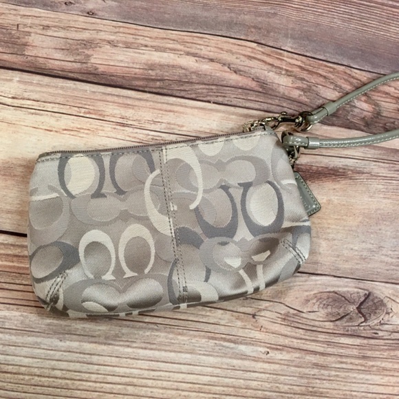 Coach Legacy Signature Optic Turn Lock Flap Wristlet in Gray with Lavender - Picture 3 of 7